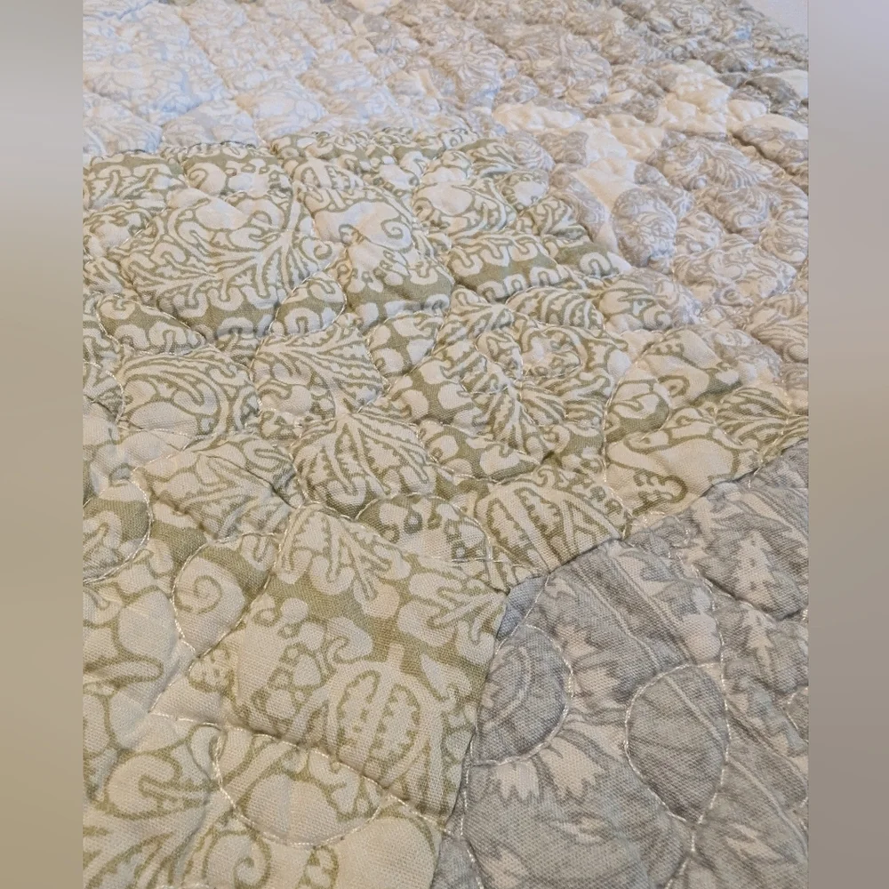 Vintage 100% cotton quilted pair of shams